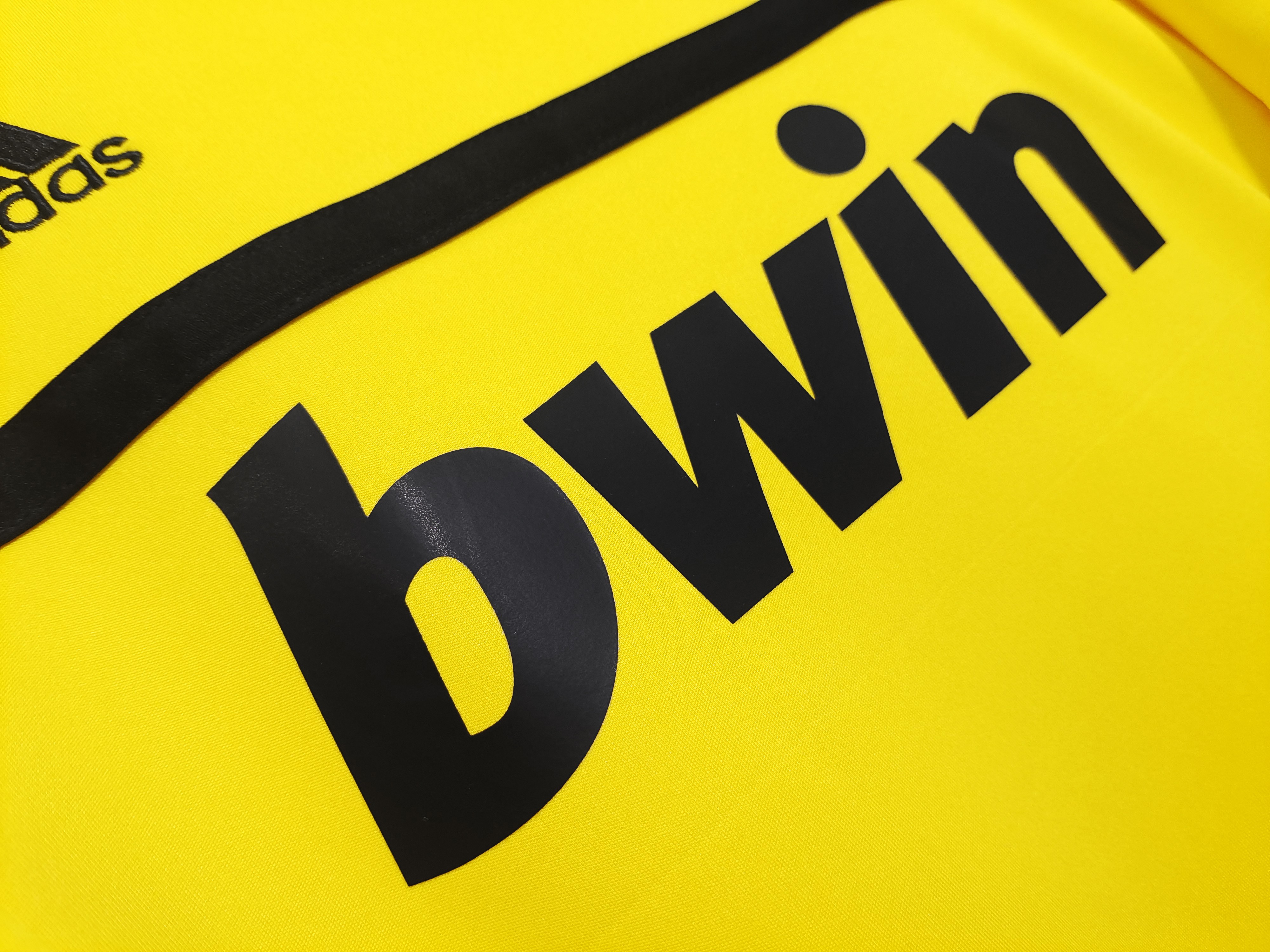 2011/12 Real Madrid Yellow Goalkeeper Vintage Shirt