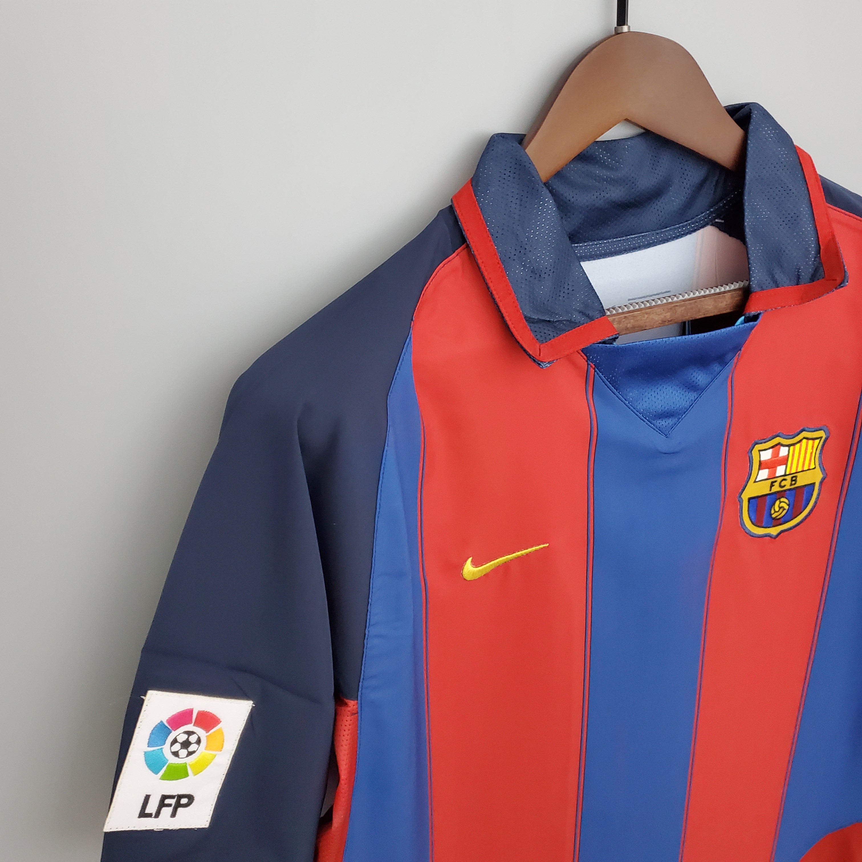 2003/04 Barcelona Home Retro Football Shirt