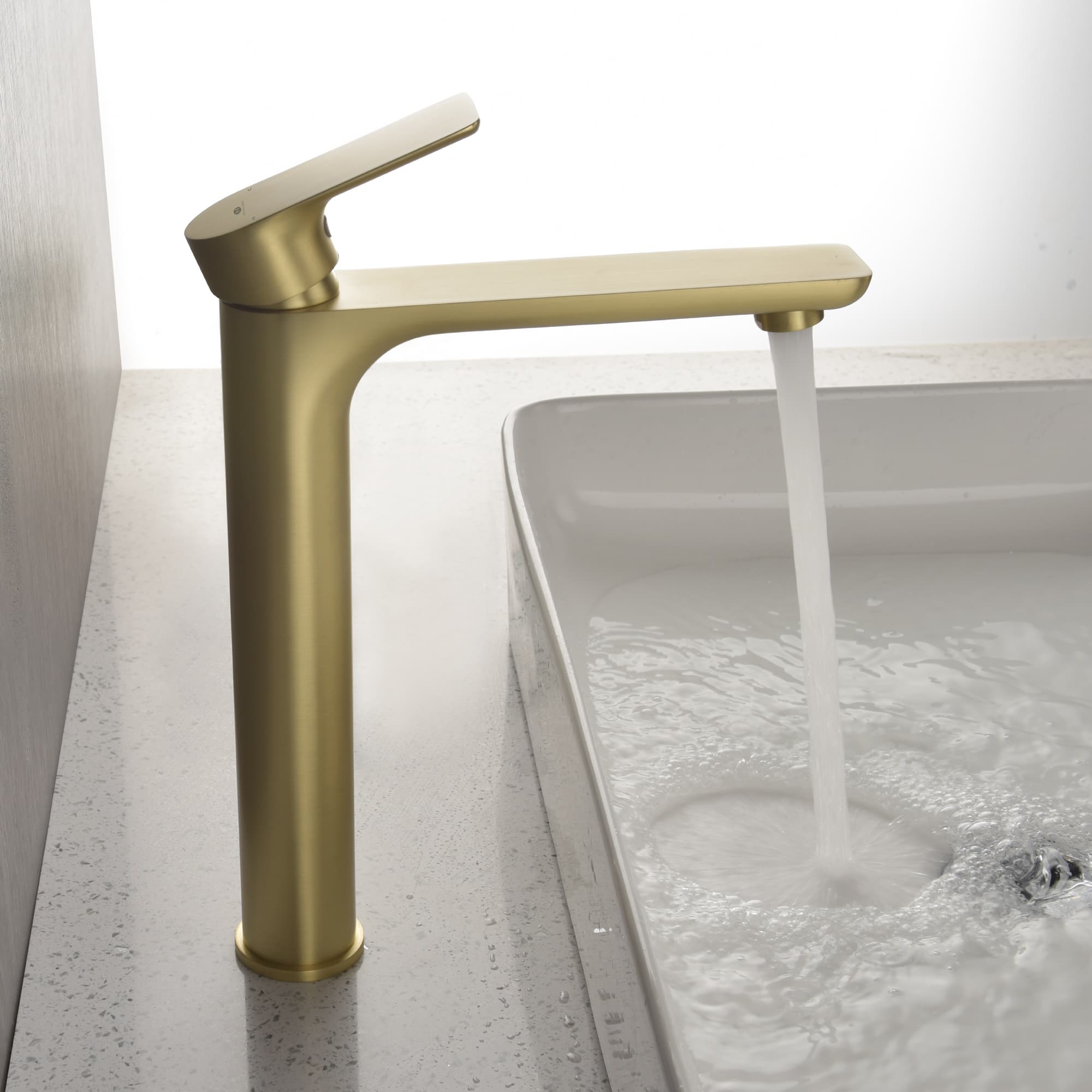 Mondawe Single Hole Modern Bathroom Faucet in Black/Gold-Mondawe