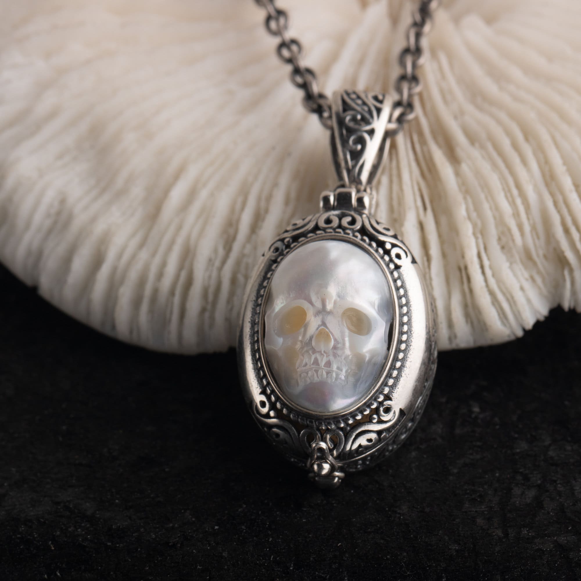 💀Vintage Gothic Skull Pearl Locket Necklace-Vigg Jewelry