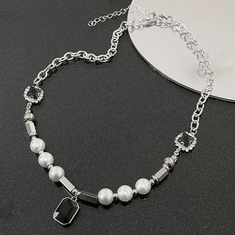 Niche Vintage Black Gem Fusion Pearl Necklace-BlingRunway