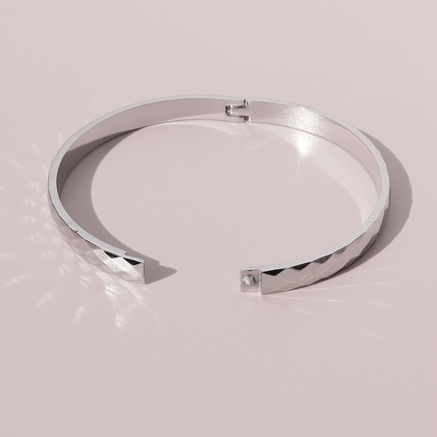 POD-3Minimalistic Diamond Pattern Bangle