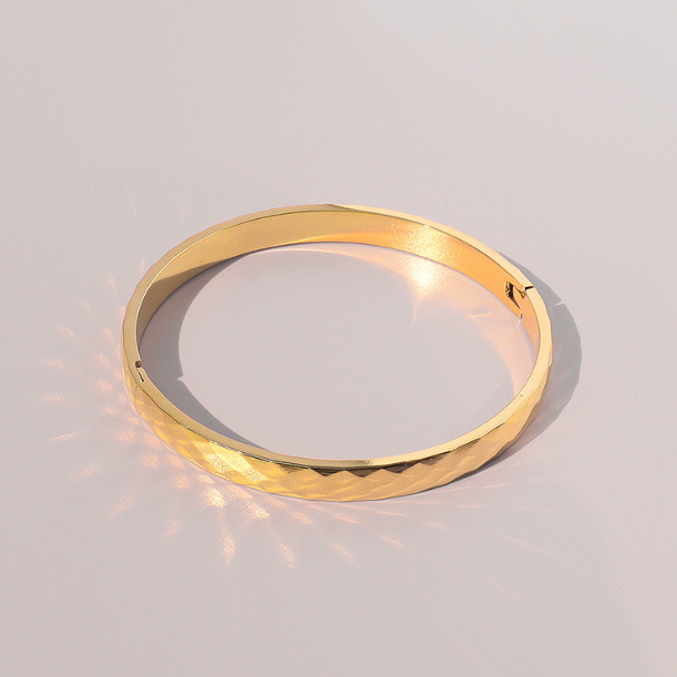 POD-3Minimalistic Diamond Pattern Bangle