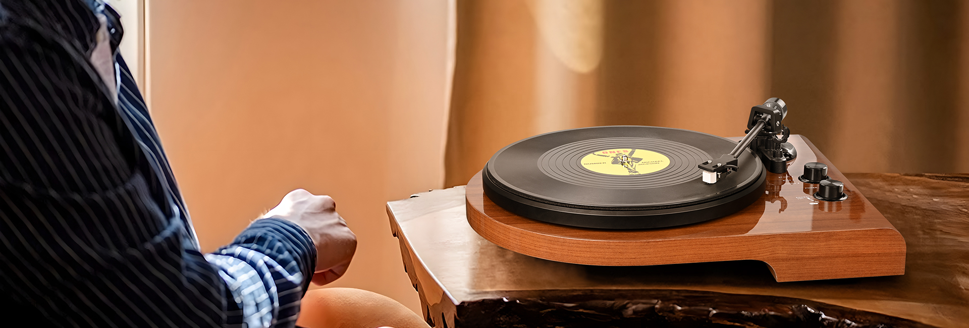 Retrolife-is-A-Manufacturing-Brand-Focusing-On-HiFi-Turntables-and-Record-Players