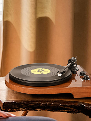 Retrolife-is-A-Manufacturing-Brand-Focusing-On-HiFi-Turntables-and-Record-Players