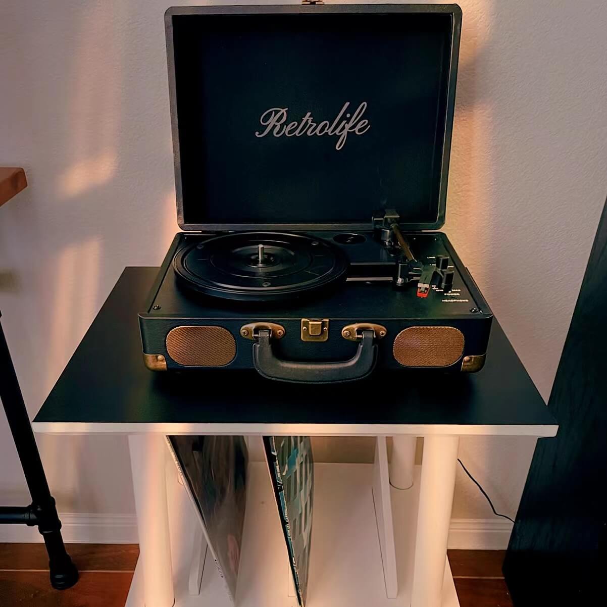 Belt-Driven Vintage Portable Turntable with Bluetooth Wireless Black
