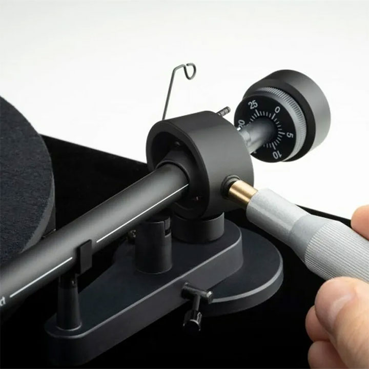 Adjusting Tool