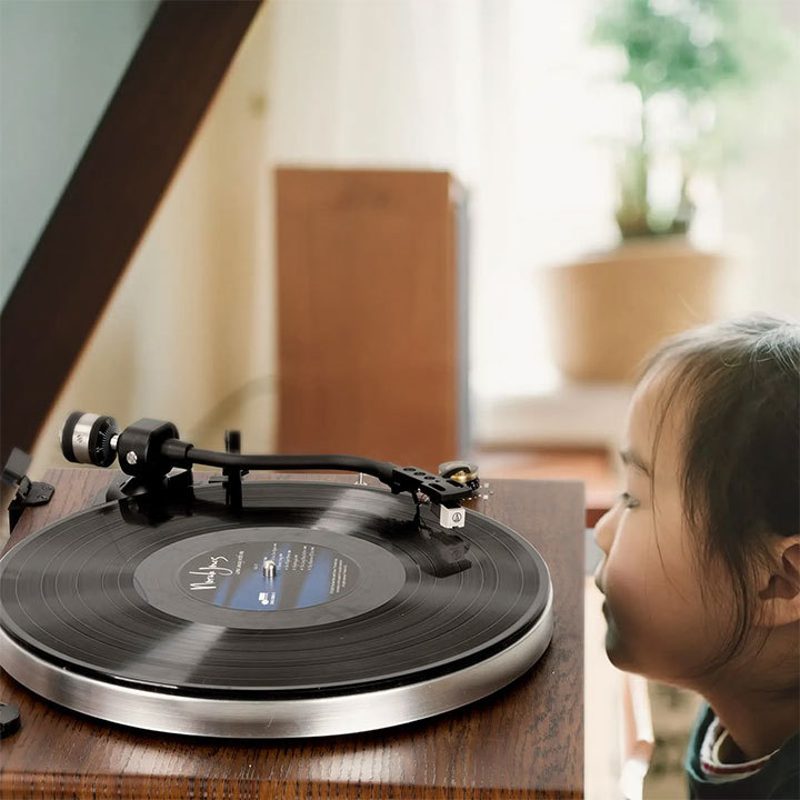 Retrolife® Shop Best Record Player and Bluetooth Turntable & Speakers