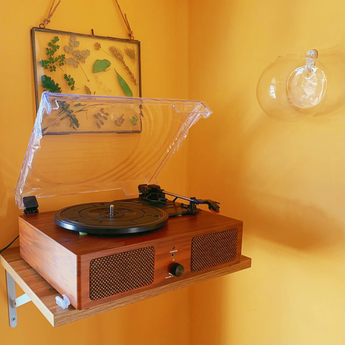 Vintage Wood Design Record Player with radio