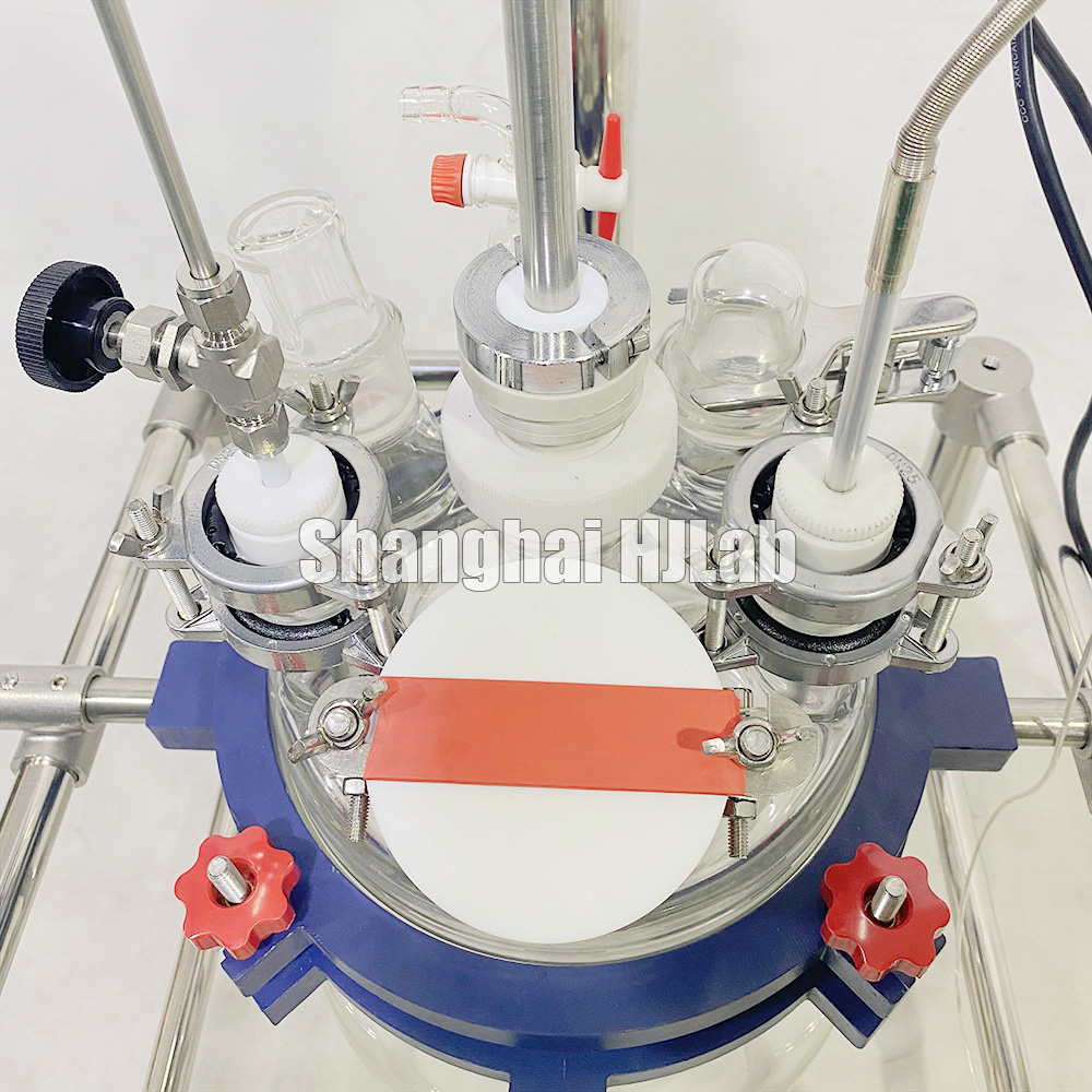 10L Single Layer Spherical Glass Reaction Vessel Reactor Nitrogen-Inert-Gas Inlet 7 Openings Glass Lid Reaction Materials PTFE Temperature Sensor Motor with Gear-Reducer Customized Stainless Steel Stirring Paddle Universal Joint between Motor and Stainless Steel Stirring Rod Spherical Glass Reaction Vessel can be with Heating Jacket for high-temperature application