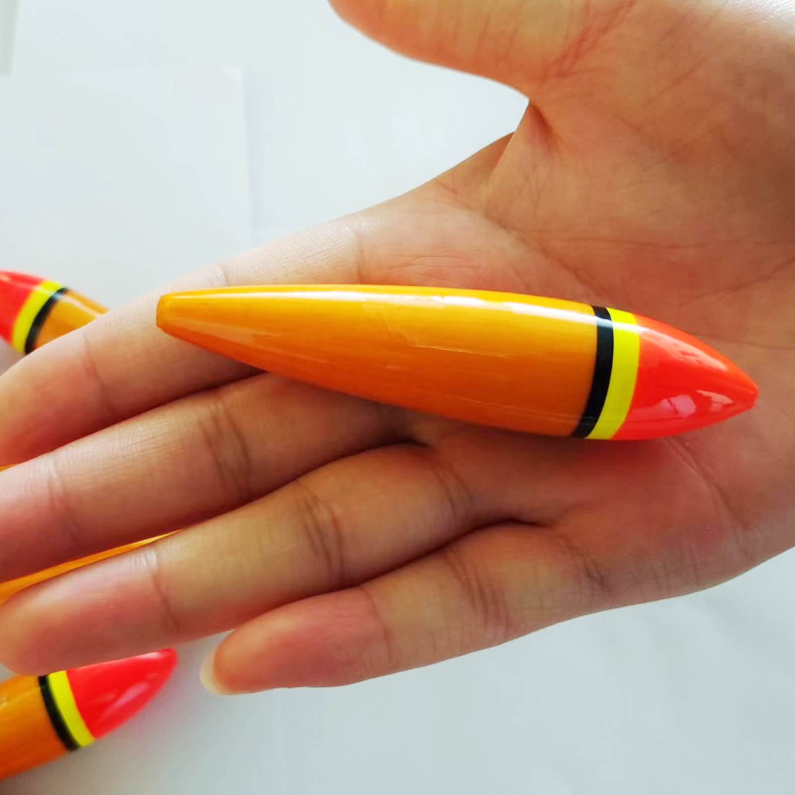 FREE FISHER 10pcs/Lot Fishing Bobbers 8cm/3.15in 4g/0.14oz Buoy Cork Wobble Plastic Paulownia Fishing Floats with Hole Red Buoy