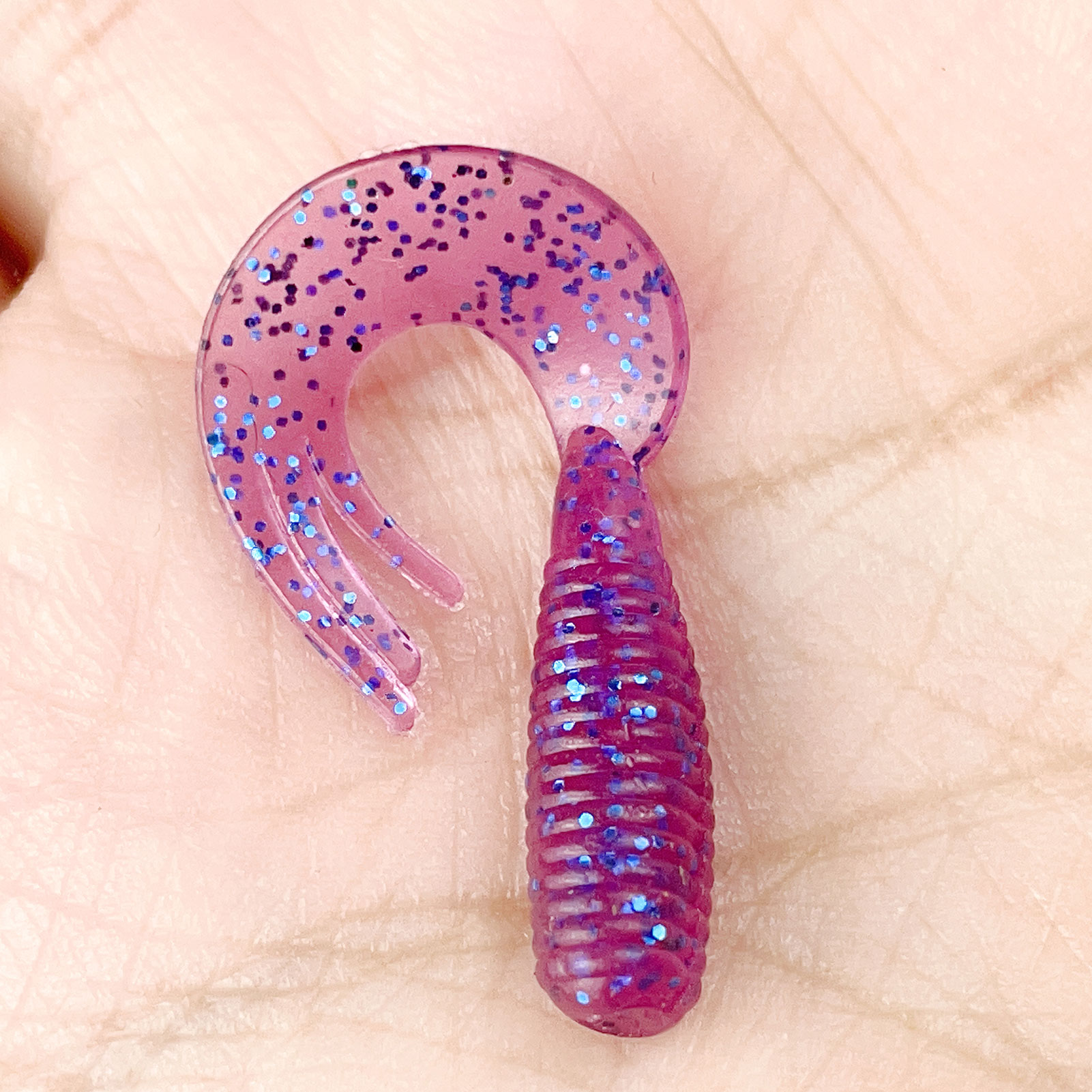 FREE FISHER 50pcs Soft Grub Worm Lures 4.5cm Rubber Fishing Maggot Baits Plastic Fishing Tackle Box Artificial Bass Wobblers with T-tail