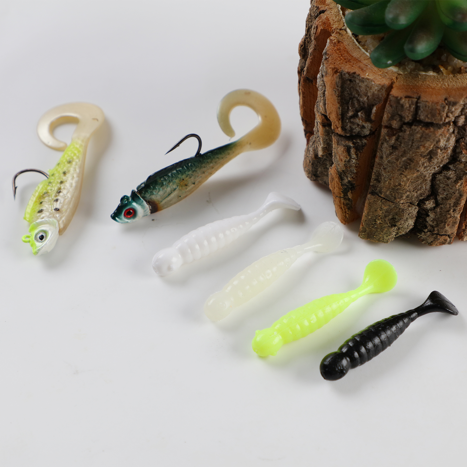 FREE FISHER Fishing Soft Lures Set 60pcs Baits with Plastic 5-Grid Clear Box Wobbler Swimbait Artificial T-tail Bionic Baits for Carp/Bass Fishing