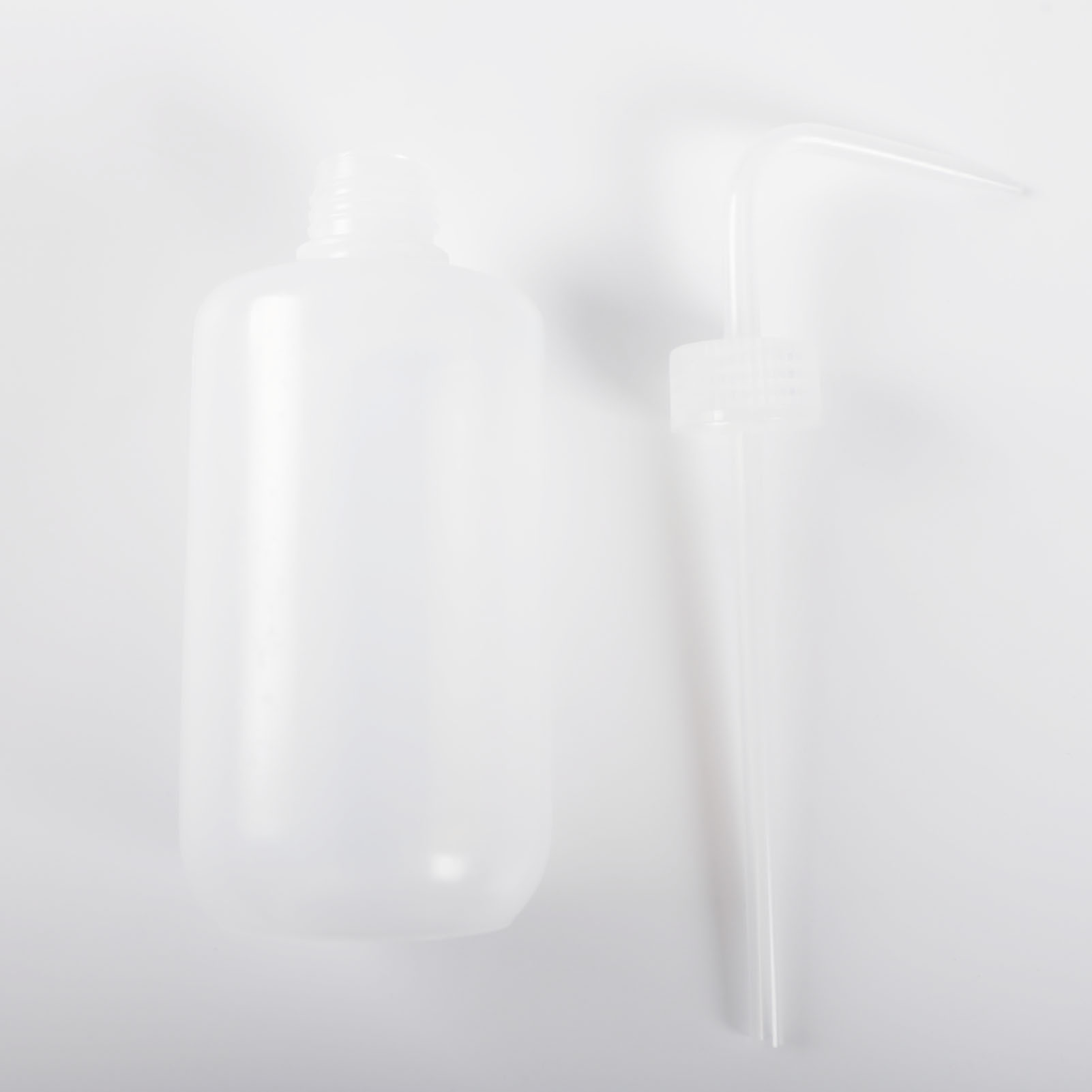 ADAMAS-BETA Plastic Washing Bottle PP White Large Capacity 250-1000ml Lab Graduated Washing Bottles with Cusp Tube Squeeze Diffuser Bottle