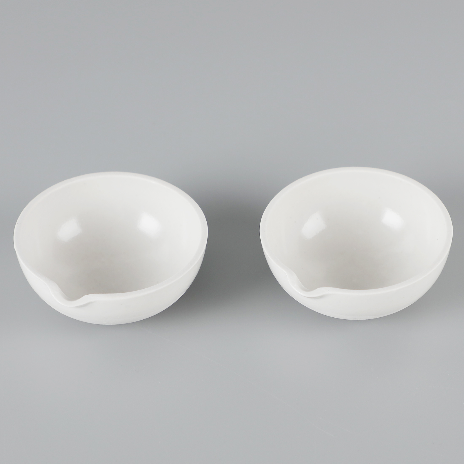 ADAMAS BETA Laboratory Ceramic Evaporating Dish Diameter 60-300mm 35-3000ml Round Dish with Outlet for Concentration Crystallization Experiment