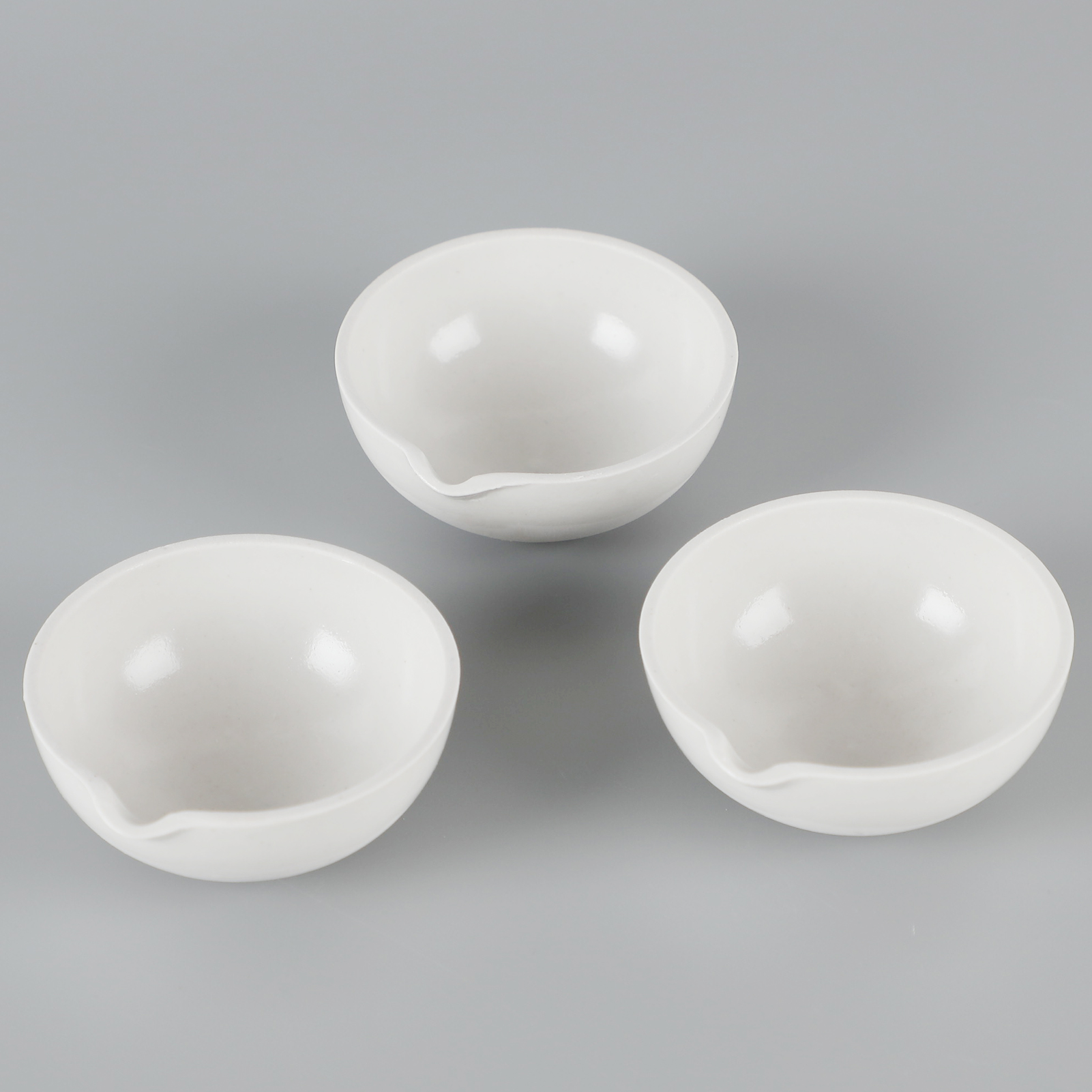 ADAMAS BETA Laboratory Ceramic Evaporating Dish Diameter 60-300mm 35-3000ml Round Dish with Outlet for Concentration Crystallization Experiment