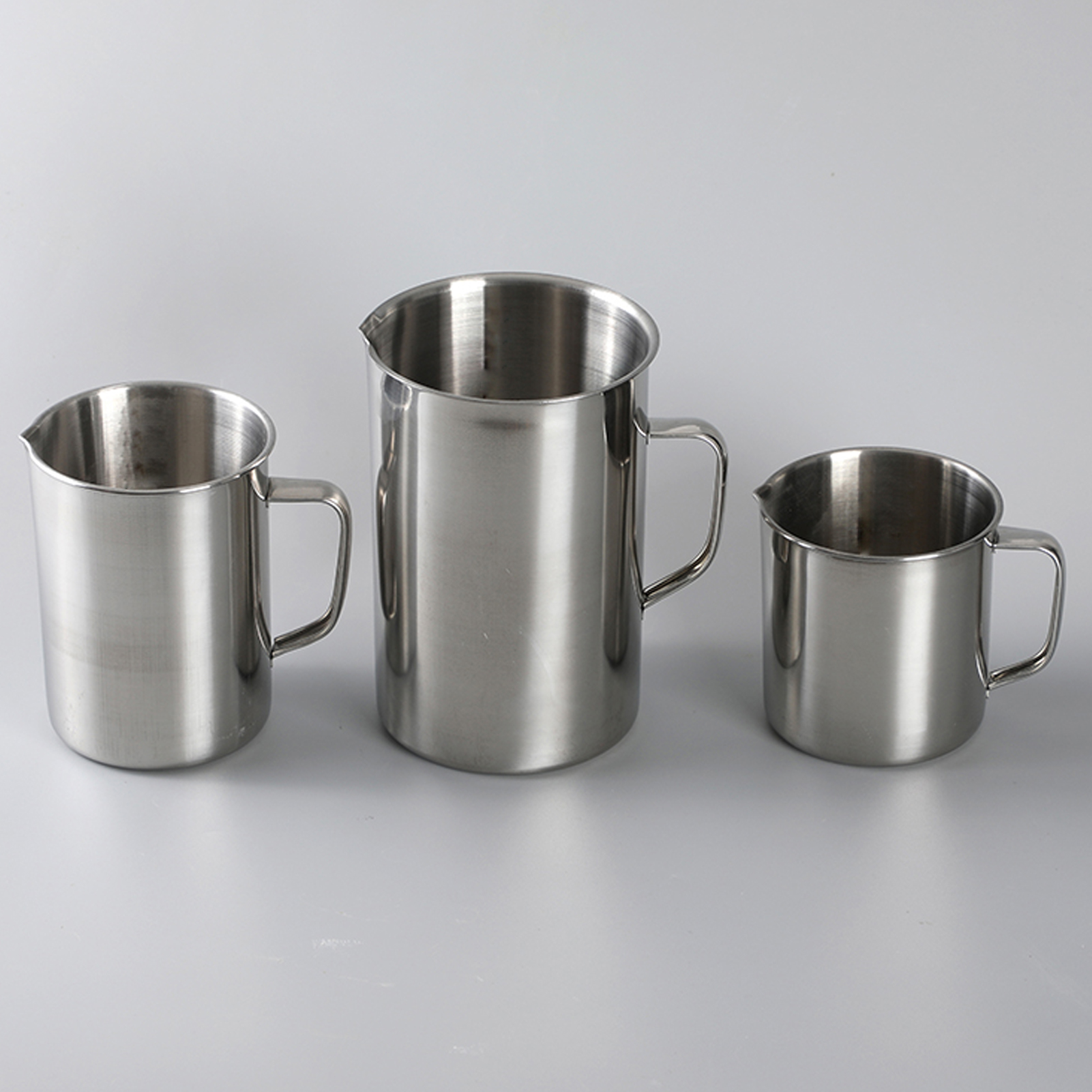 ADAMAS-BETA 304 Stainless Steel Measuring Cup Graduated Laboratory Beaker with Handle Olecranon Outlet 350-2000ML Large Capacity