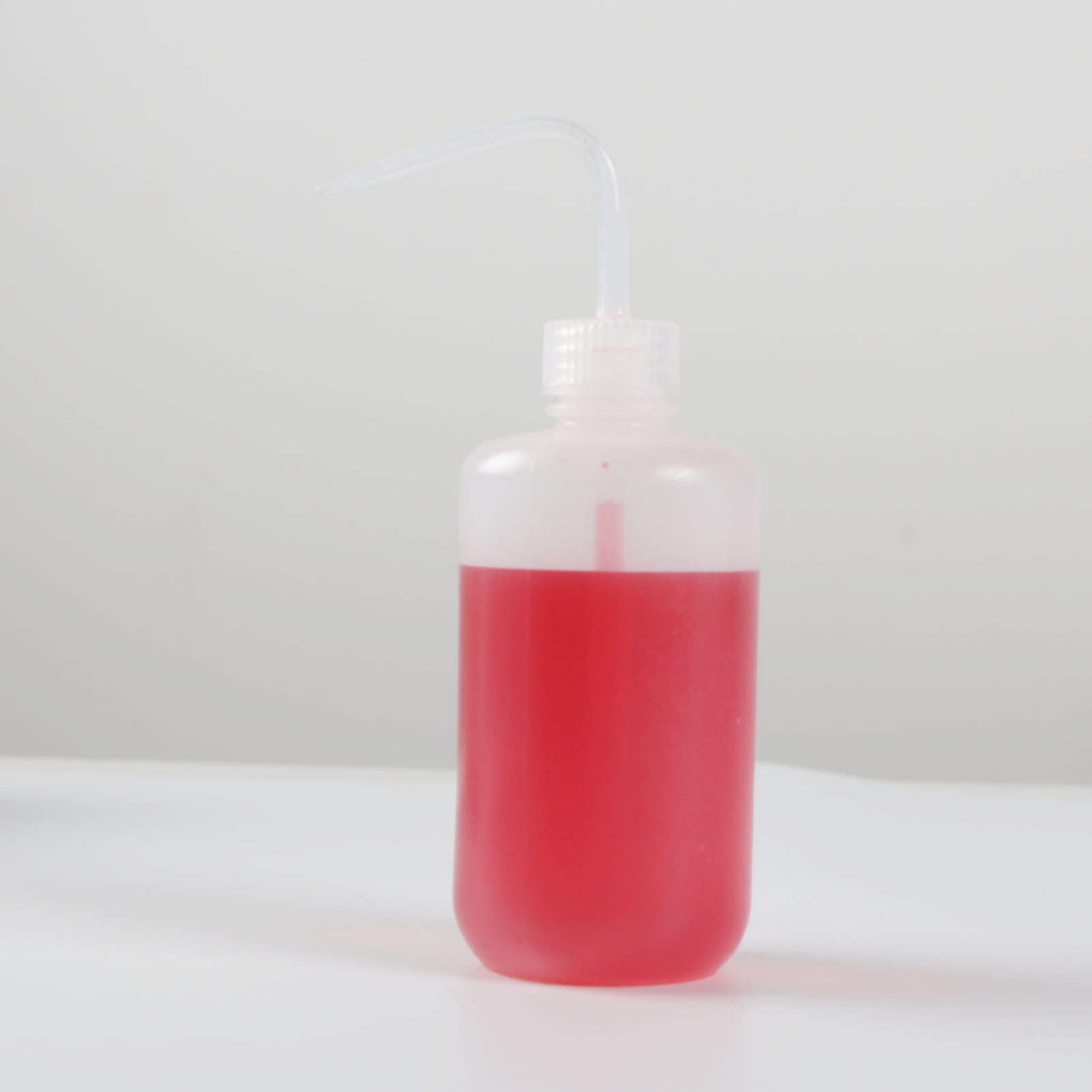 ADAMAS-BETA Plastic Washing Bottle PP White Large Capacity 250-1000ml Lab Graduated Washing Bottles with Cusp Tube Squeeze Diffuser Bottle