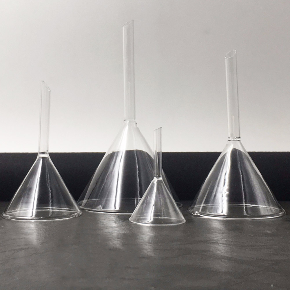 ADAMAS BETA Wholesale Lab Short Tube Glass Funnels 40-150MM Triangular Funnel Laboratory Sub Packaging/Filter Funnel