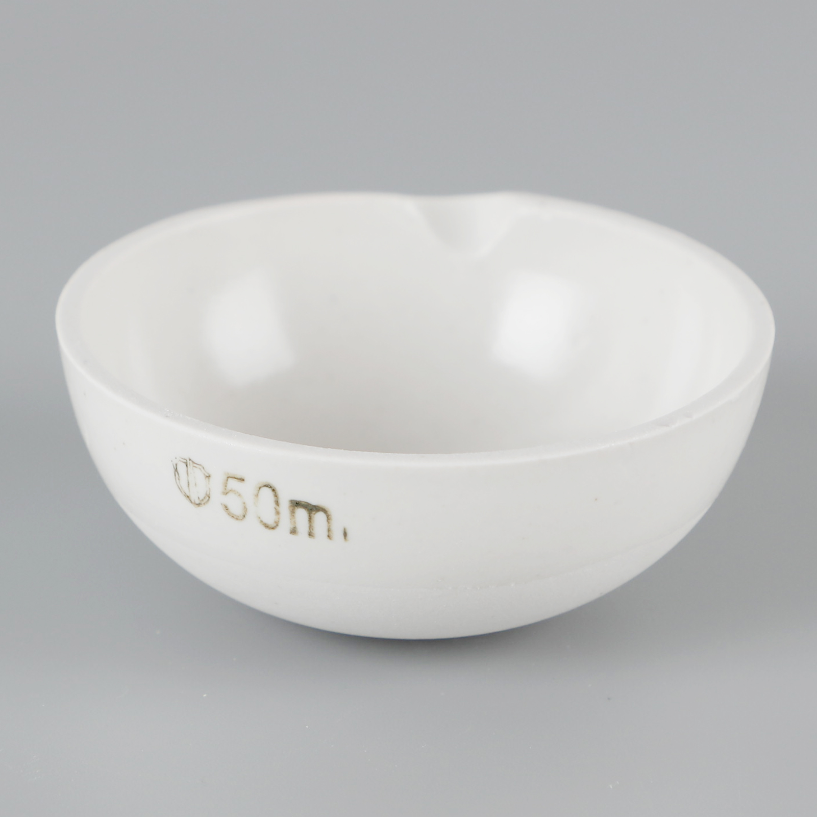 ADAMAS BETA Laboratory Ceramic Evaporating Dish Diameter 60-300mm 35-3000ml Round Dish with Outlet for Concentration Crystallization Experiment