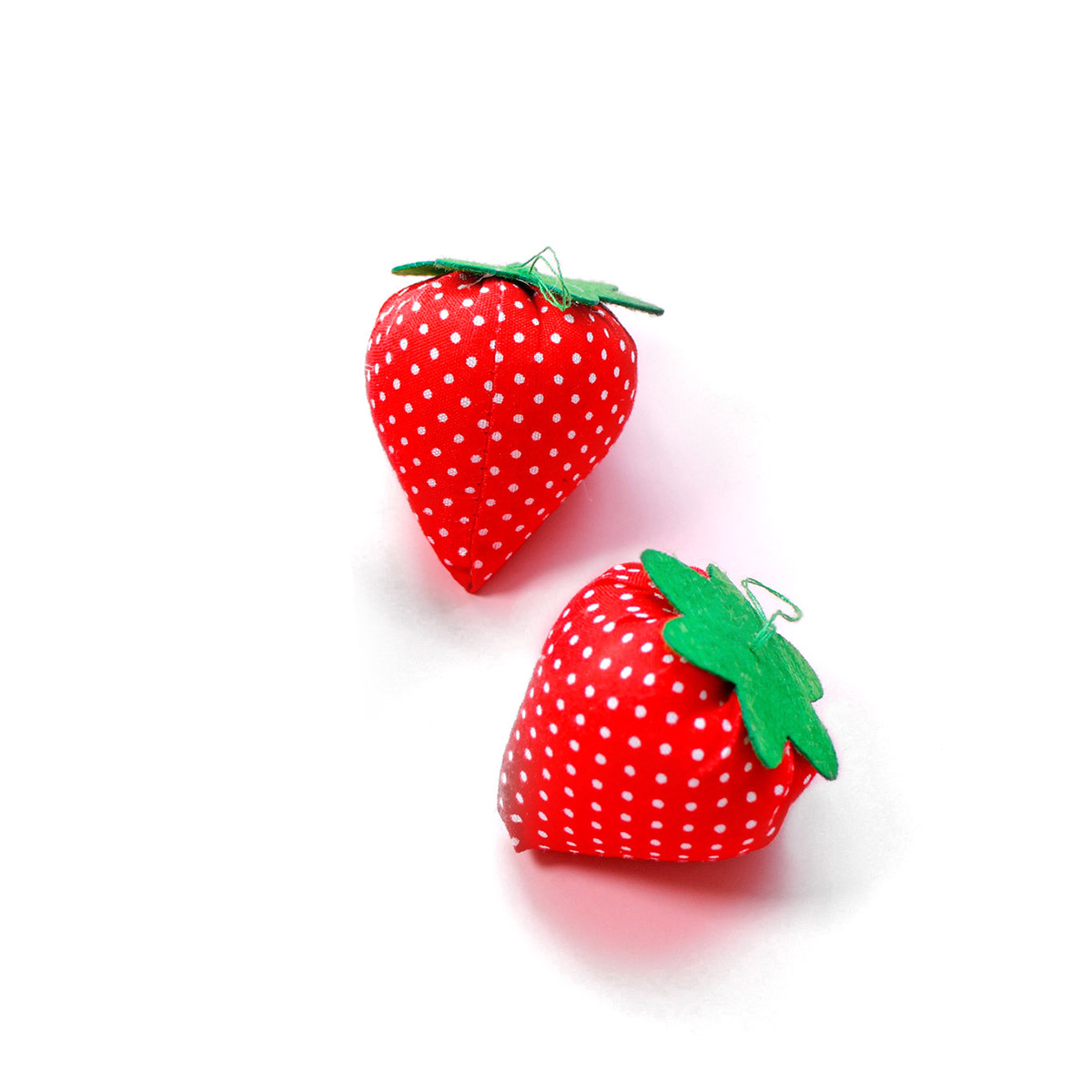 2PCS Strawberry Shaped Soft Fabric Needles Pins Cushion, Handcraft Tool Pillow Pincushion for embroidery
