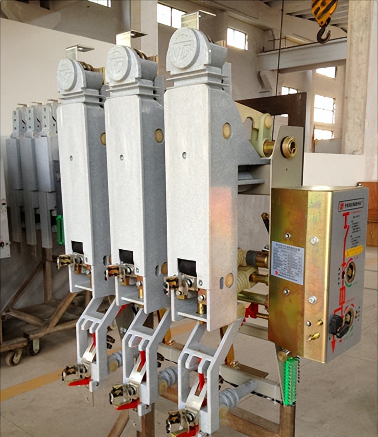 The Differences and Applications of Circuit Breakers, Load Switches an