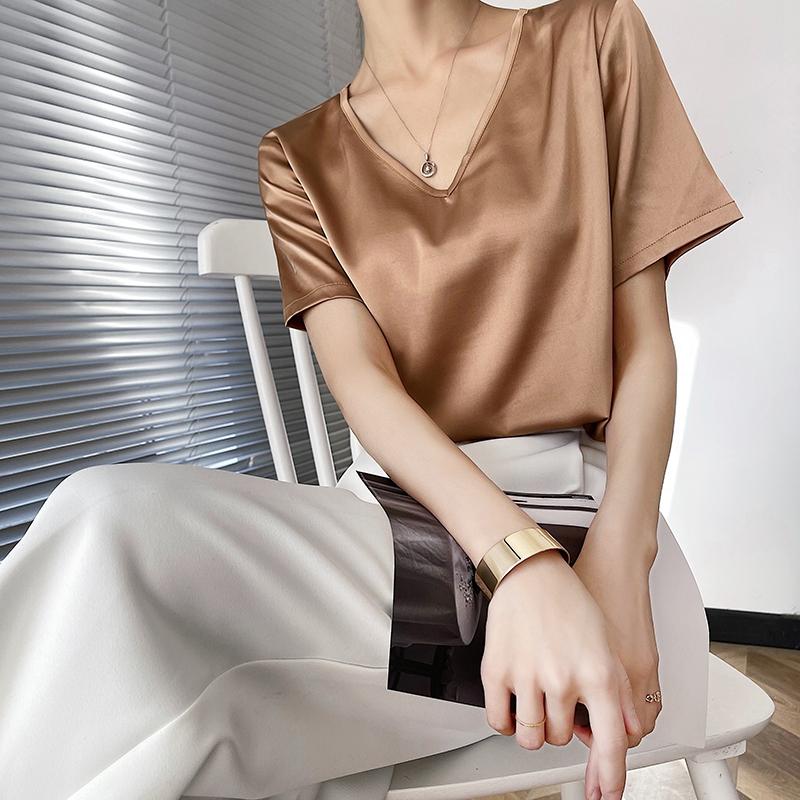 Tallinn Stain V Neck Top-Move Position