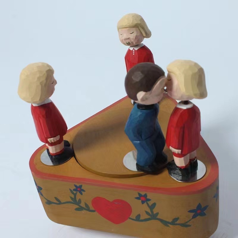 Three Kissing Girls/Boys Music Box