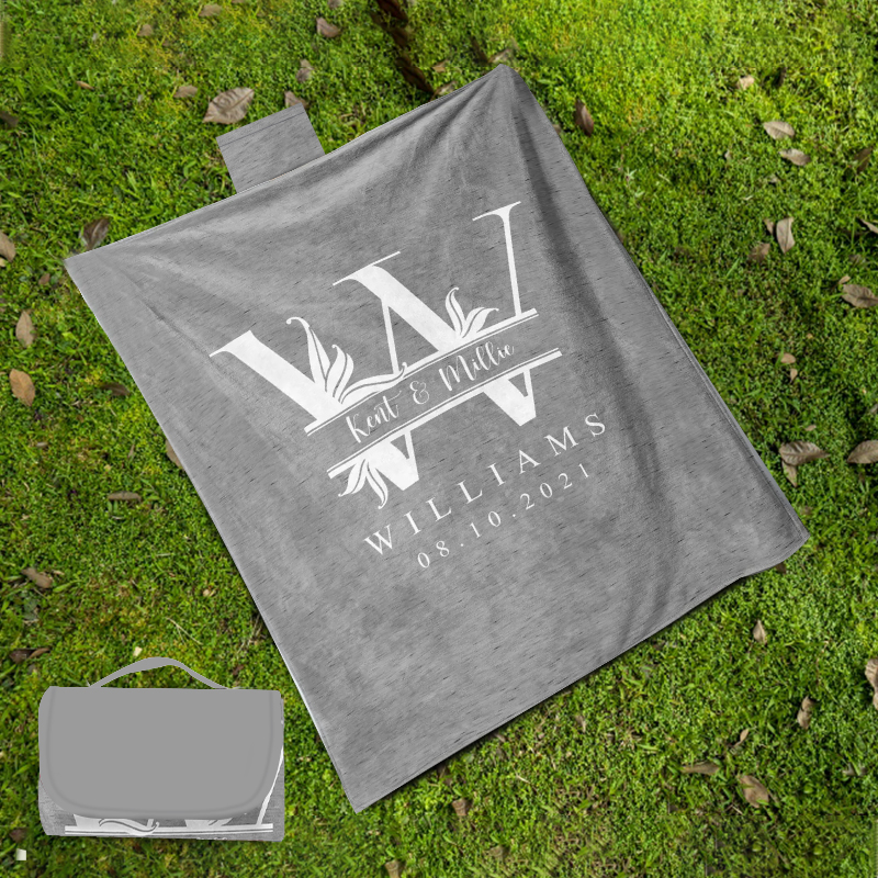 Personalized Waterproof Family Picnic Blanket with Tote | FamPic09