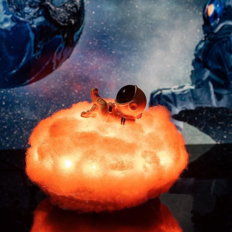 Cloud Astronaut Lamp - Hit Modern