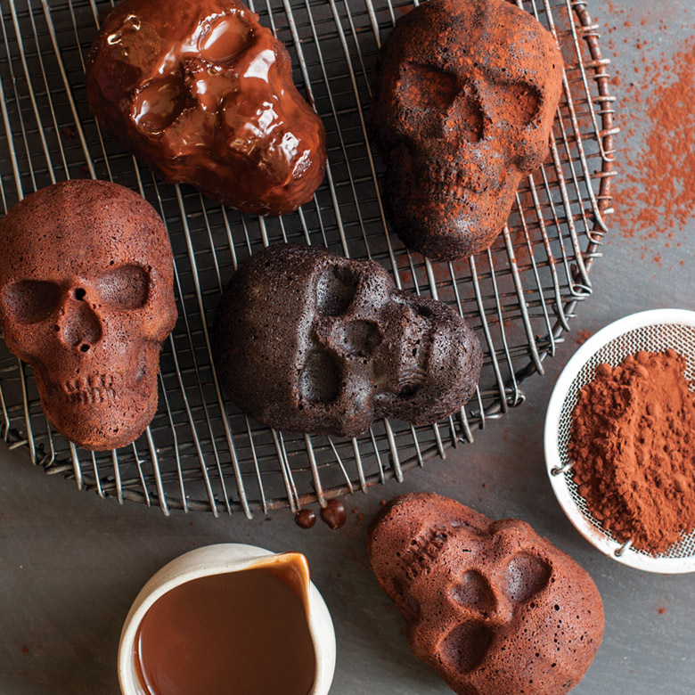 Horrible skull pizza cake mold