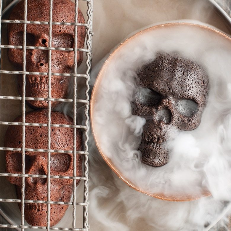 Horrible skull pizza cake mold