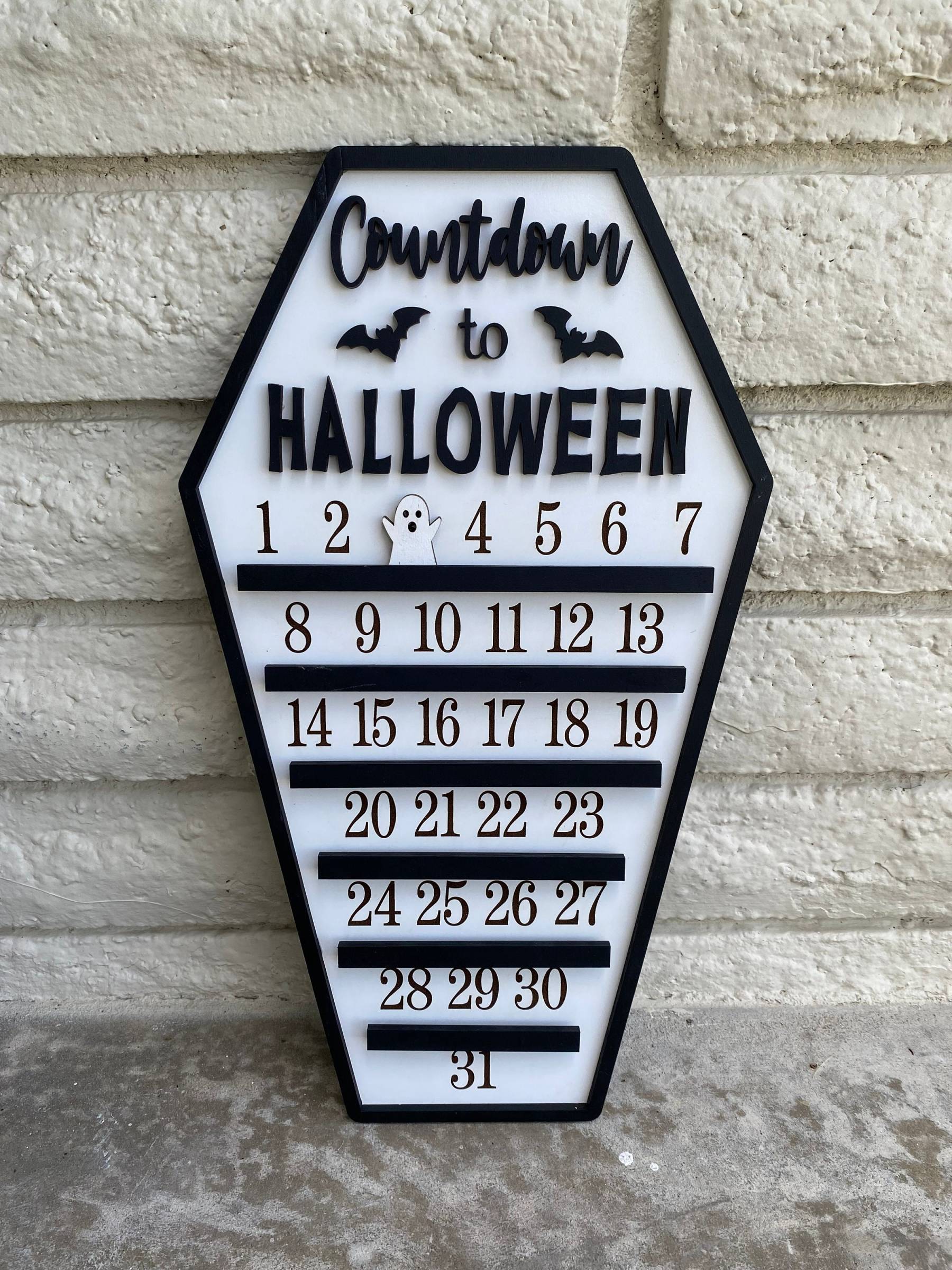 Countdown to Halloween calendar with moveable ghost