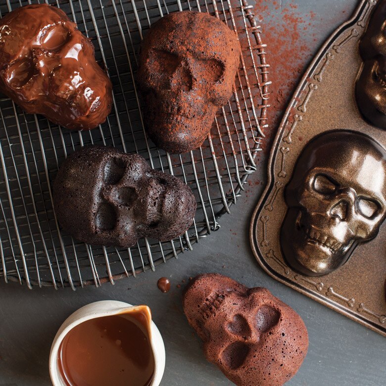 Horrible skull pizza cake mold