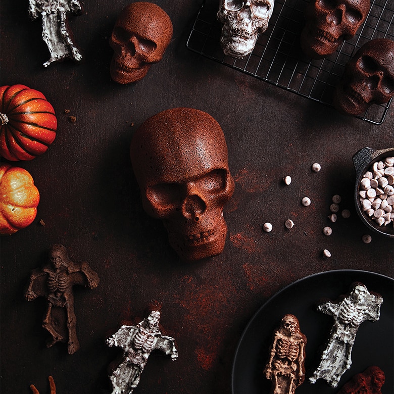 Horrible skull pizza cake mold