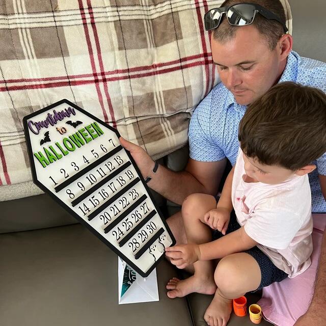 Countdown to Halloween calendar with moveable ghost