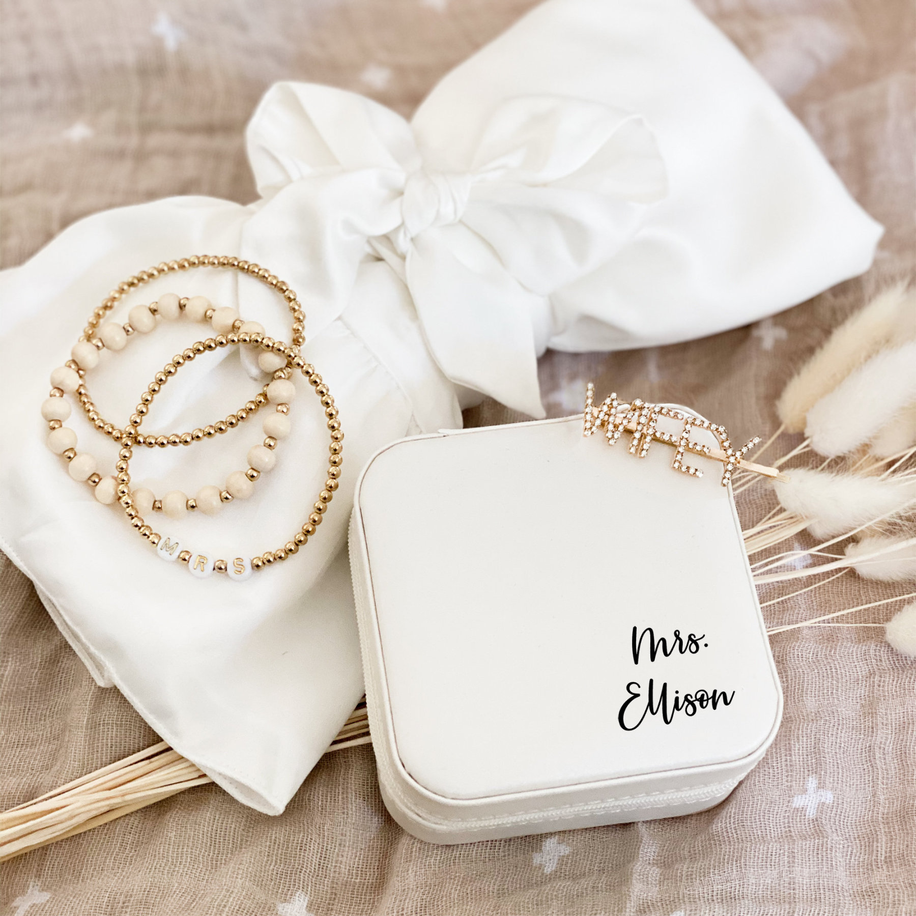 Personalized Wedding Jewelry Box for Unique & Love | JNSBag02