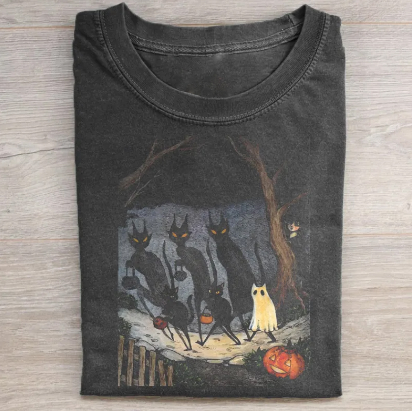 Black cat halloween T-Shirt
