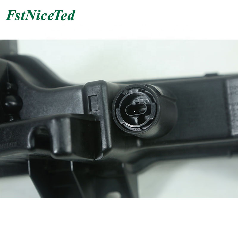 Fog light (right-hand drive) For Tesla Model 3 OE:1077392-00-E