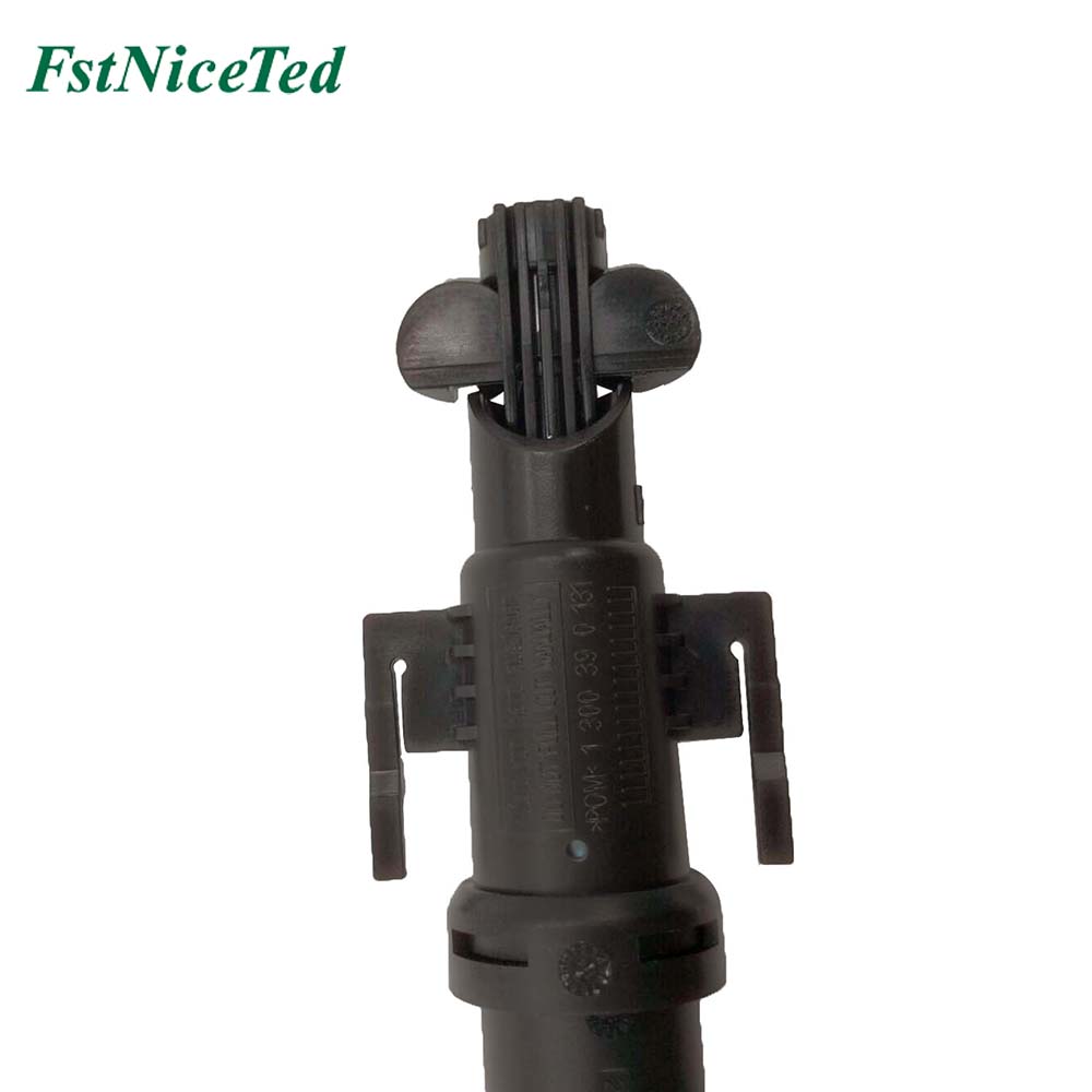 water gun right Apply to Bmw 7 F02 2009-2015   OE  6167 7178 744