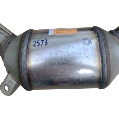 Luft Meister 95811302110 Catalytic Converter Front Right Left for Porsche Cayenne 3.0T V6 2011-2014