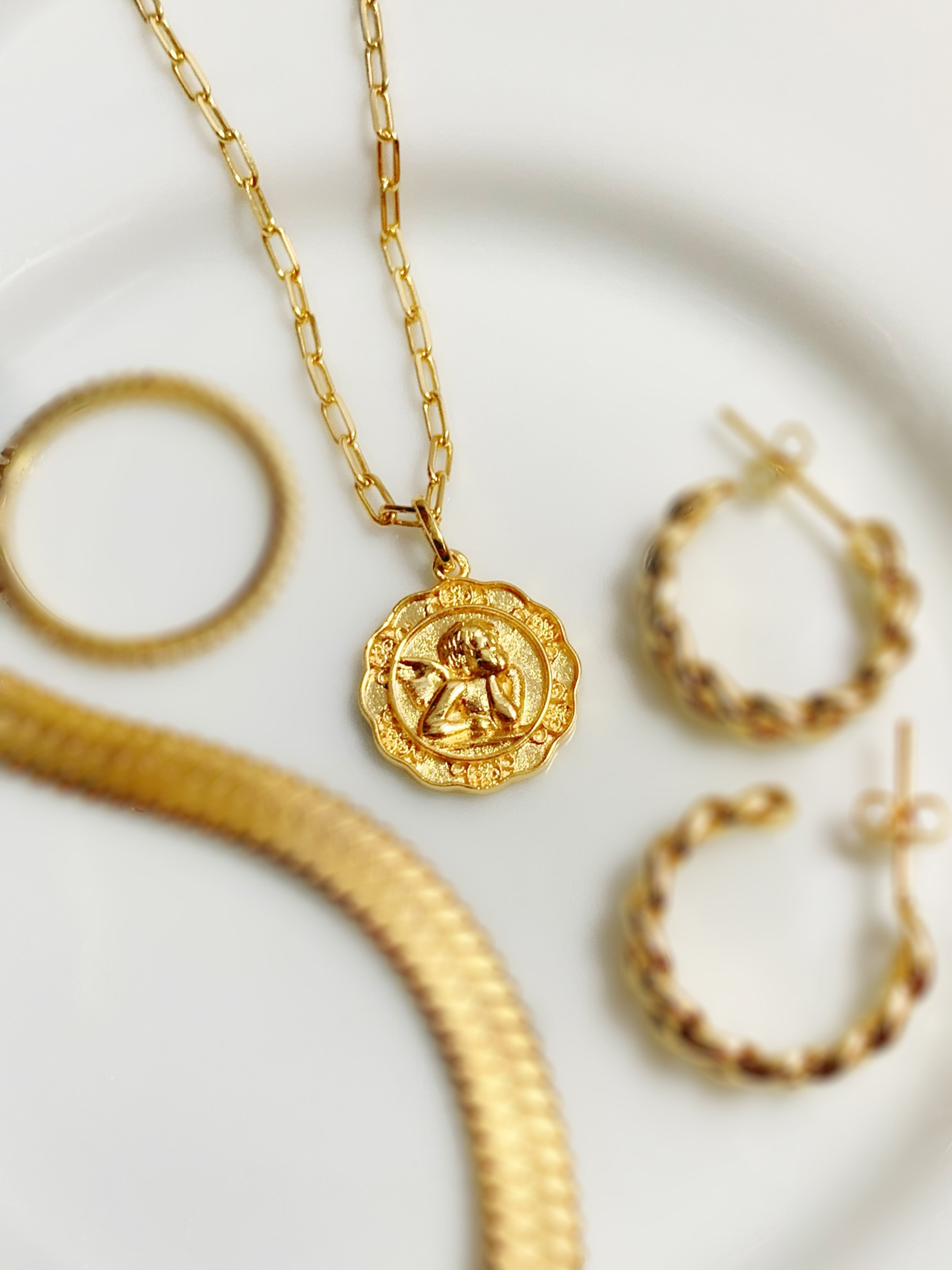 Delicate and Elegant Vintage Gold Pendant Necklace-xinru