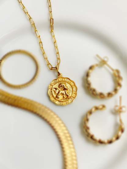 Delicate and Elegant Vintage Gold Pendant Necklace-xinru
