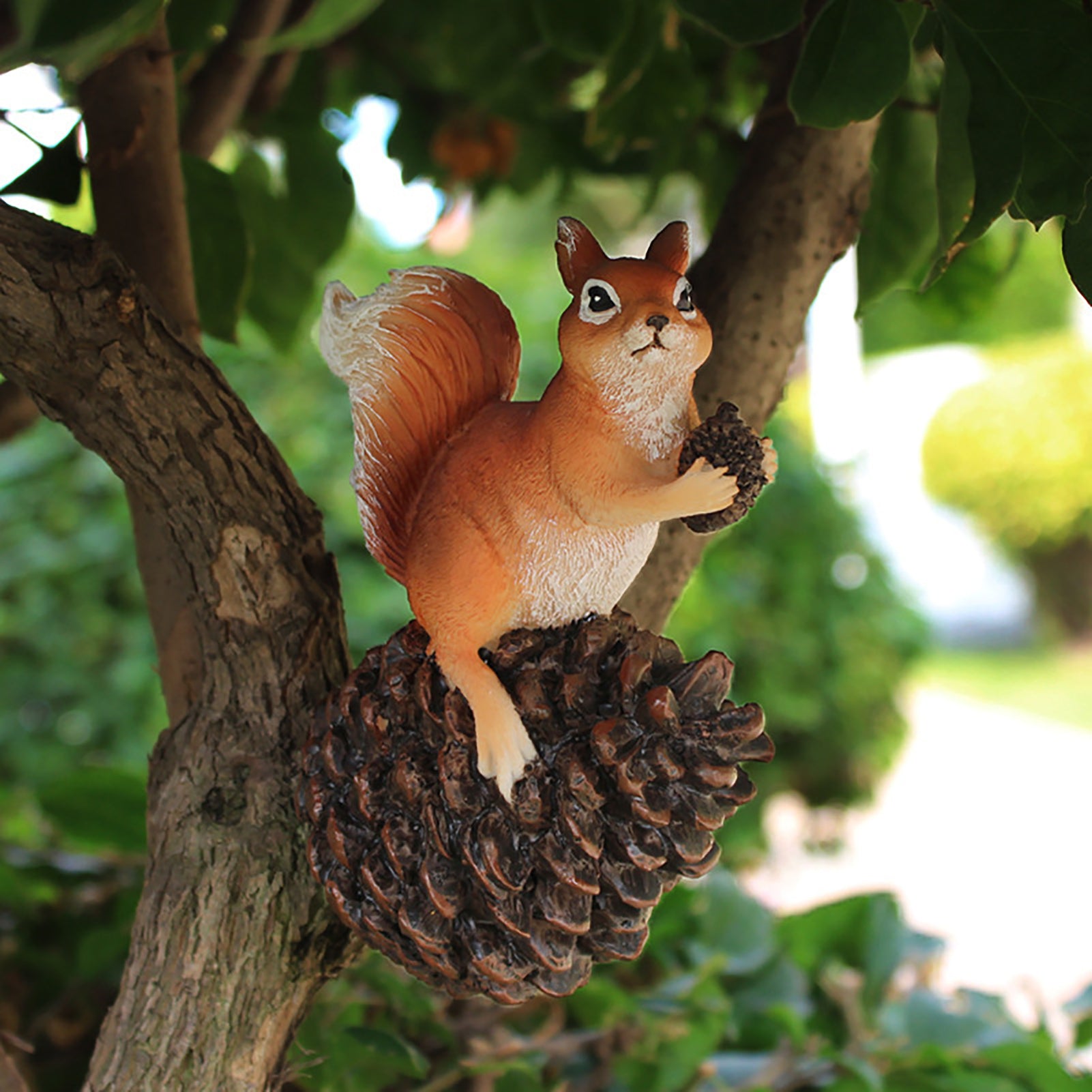 Realistic Resin Squirrel Animal Statue Tree Pendant Wall Garden Ornament-xinru