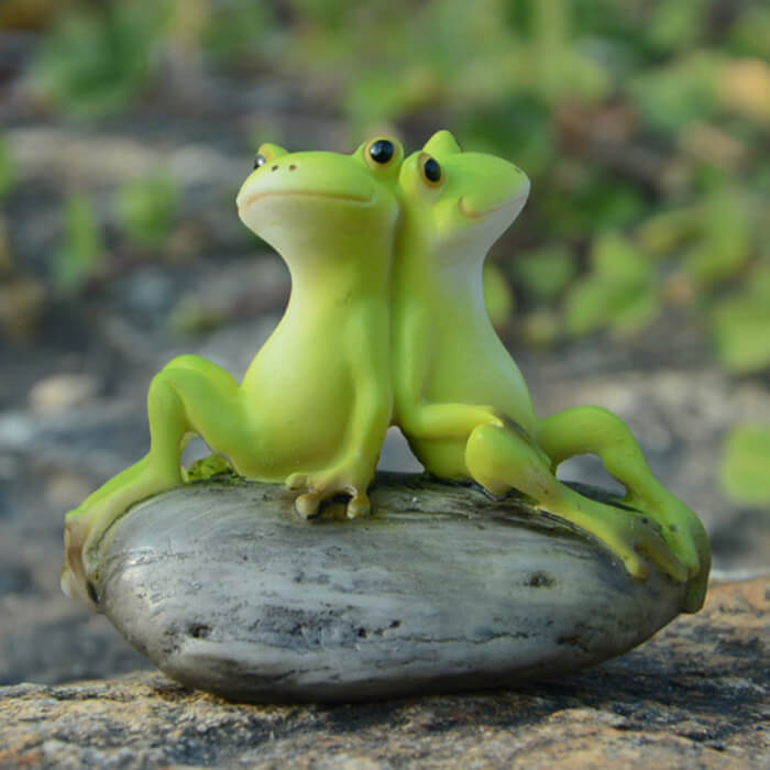 Cute Rural Cartoon Frog Resin Figurine Garden Ornament-xinru