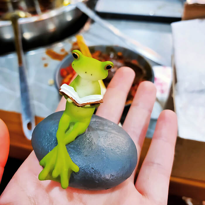 Cute Rural Cartoon Frog Resin Figurine Garden Ornament-xinru