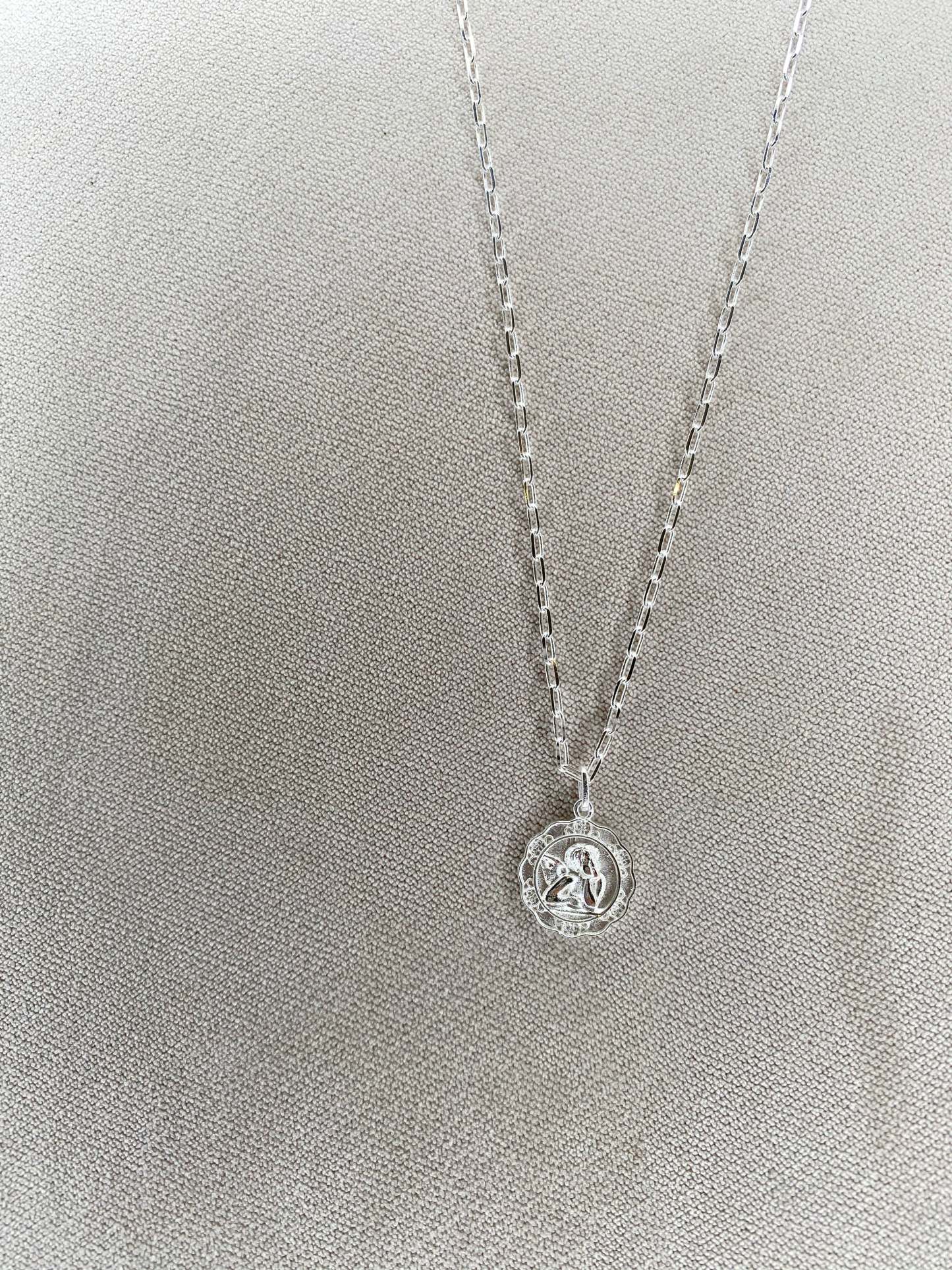 Delicate and Elegant Vintage Gold Pendant Necklace-xinru