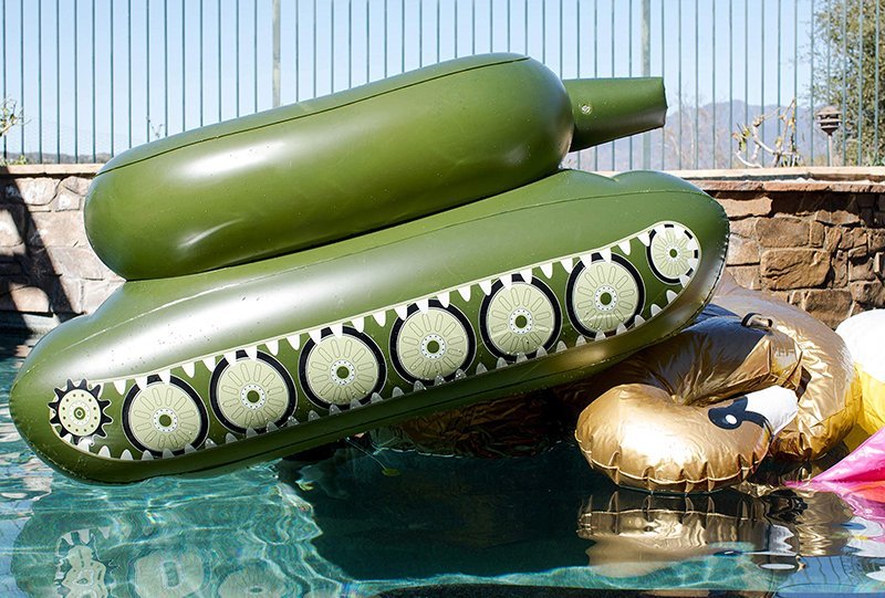 Inflatable Tank Shaped Pool Float That Shoot Water-xinru