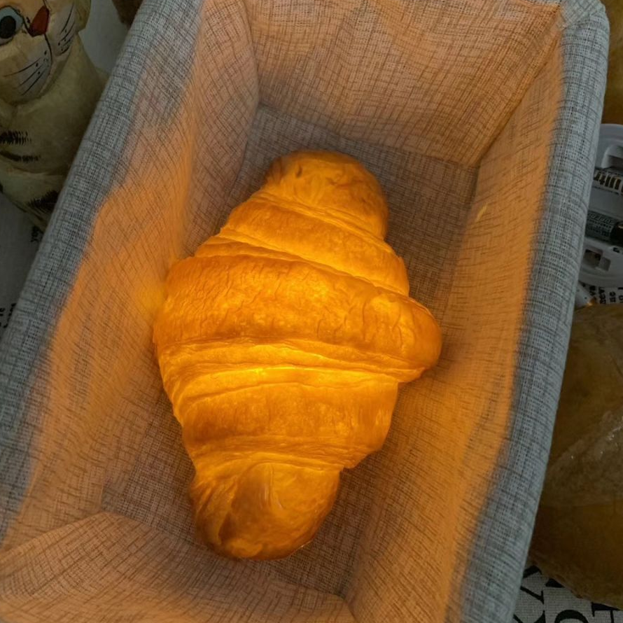 Creative Realistic Bread Shape LED Lamp-xinru
