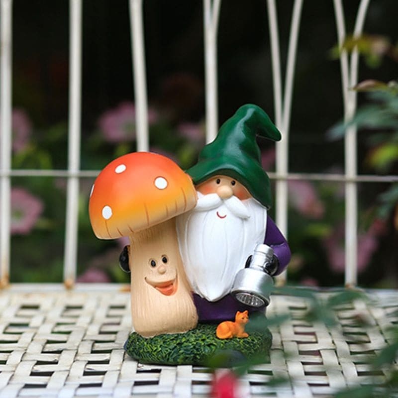 Garden Gnome Statue Holding Mushroom Statue Built-In Solar Lamp-xinru